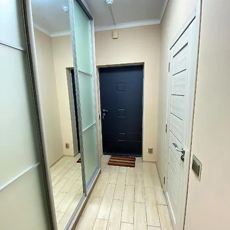 Апартаменти затишна в жк каховська, метро лівобережна, мвц Київ